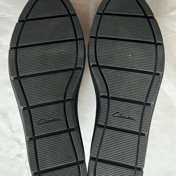 Women's Clarks, Airabell Zip Boot Green Khaki Suede Wedge Ankle Chelsea Size 9.5 - Picture 6 of 9